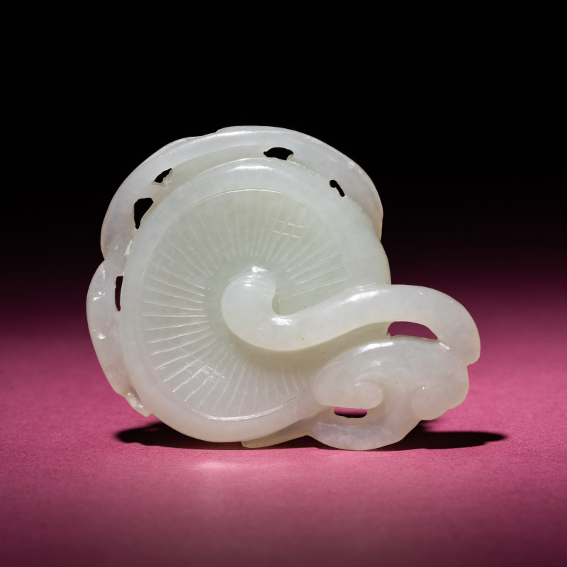 清中期 白玉靈芝佩 | A Chinese Pale Celadon Jade 'Lingzhi and Mushroom' Carving, 18th/19th Century