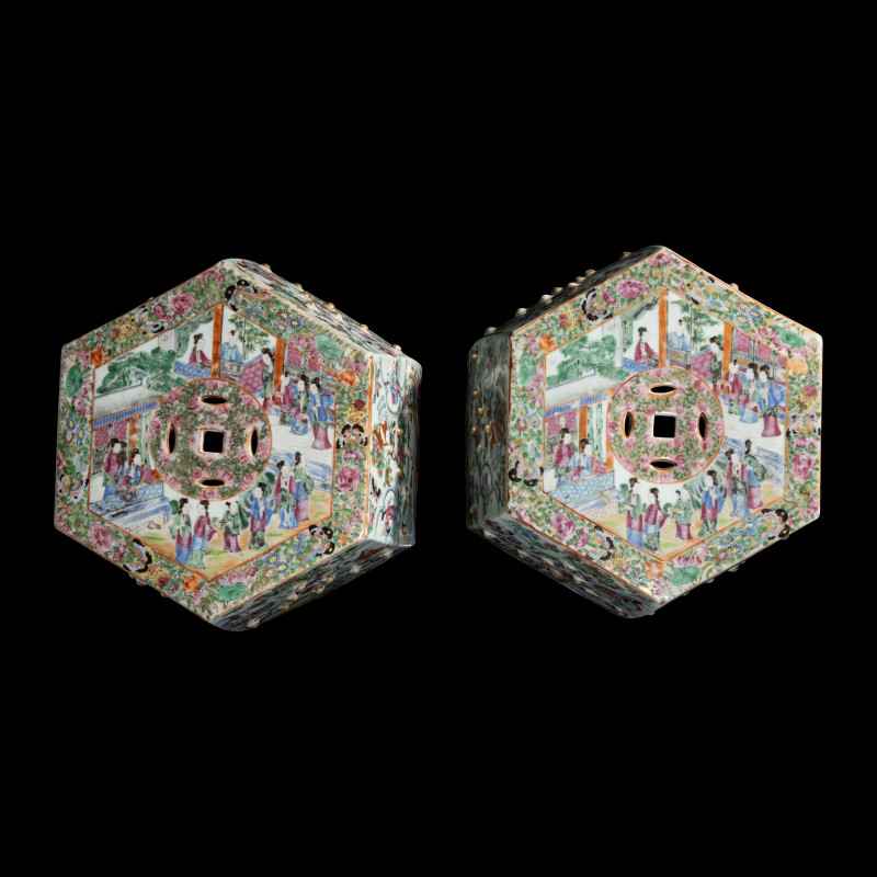 清晚期 廣彩人物故事圖六方瓷坐墩 | A Pair of Chinese Canton Famille Rose Porcelain Hexagonal Garden Stools, 19th Century - 图2