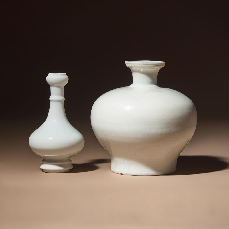 清早期 德化白瓷瓶兩件 | Two Chinese Blanc-de-Chine Porcelain Vases, 17th-18th Century - 图1