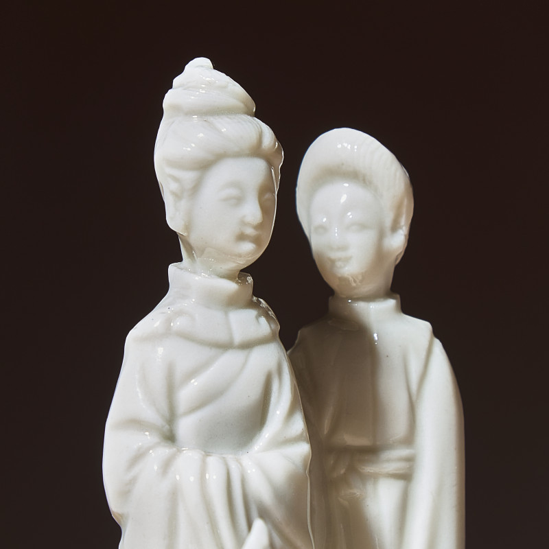清早期 德化白瓷塑人像香插三件 | Three Chinese Blanc-de-Chine Porcelain Figural Group-Form Joss-Stick Holders, 17th Century - 图6