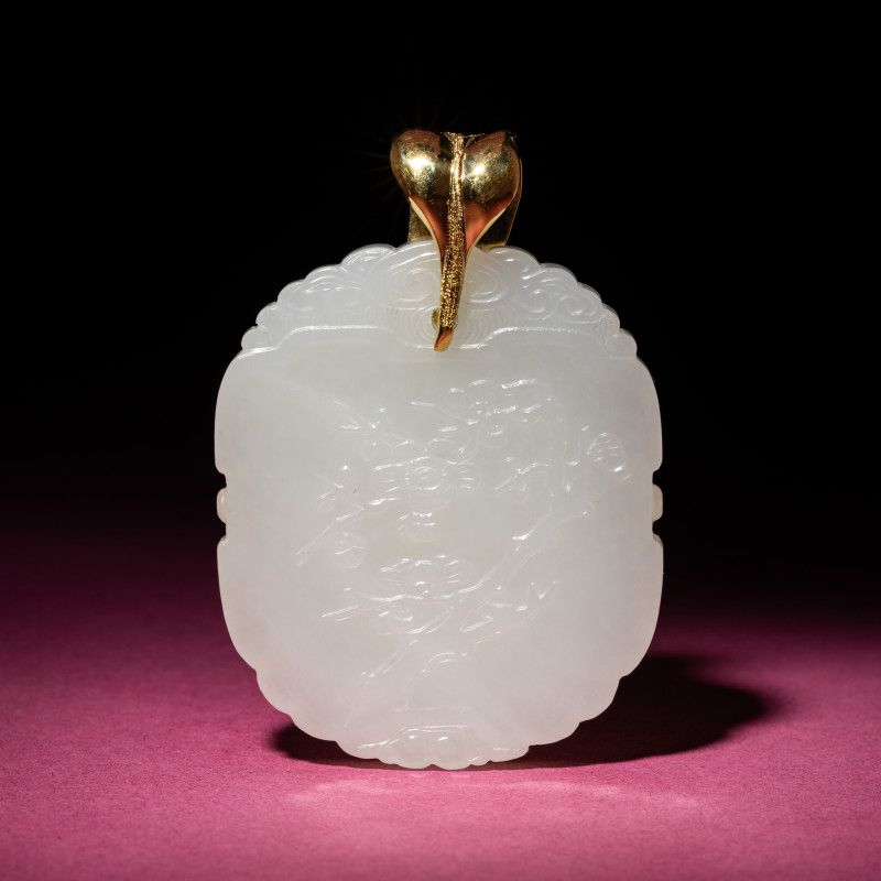 清中期 白玉花卉紋牌 | A Chinese White Jade 'Floral' Pendant, 18th/19th Century - 图2
