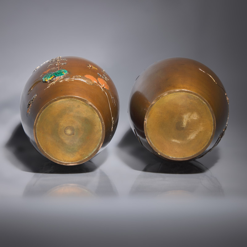 日本明治時期 高肉象嵌銅瓶一對 | A Pair of Japanese Enameled and Mixed Metal-Inlaid Patinated Bronze Vases, Attributed to Saito, Meiji Period - 图5