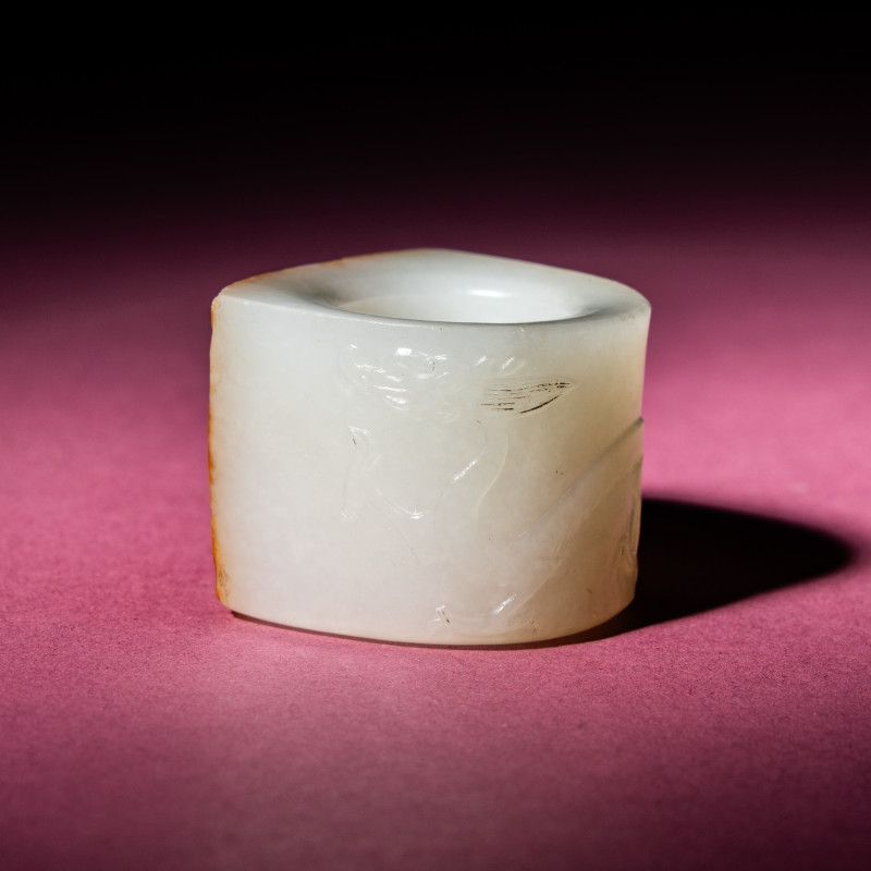 清中期 白玉留皮饕餮螭龍紋扳指 | A Chinese Russet and White Jade 'Taotie and Chilong' Archer's Ring, 18th Century - 图5