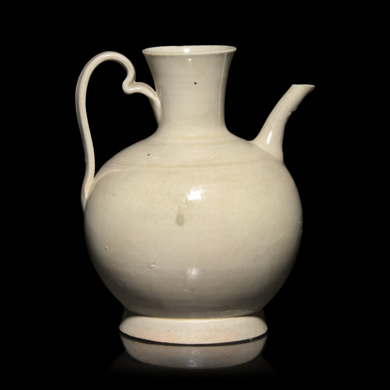 北宋 仿定窯白釉執壺 | A Chinese Ding-Type White Glazed Ewer, Northern Song Dynasty