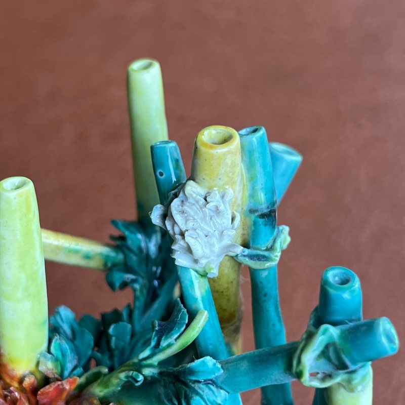 清 粉彩捏塑竹篱秋菊摆件 - 图35