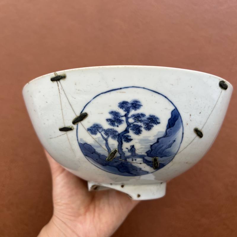 清顺治 “冶园雅制”款暗刻缠枝花开光青花山水人物诗文碗 - 图22
