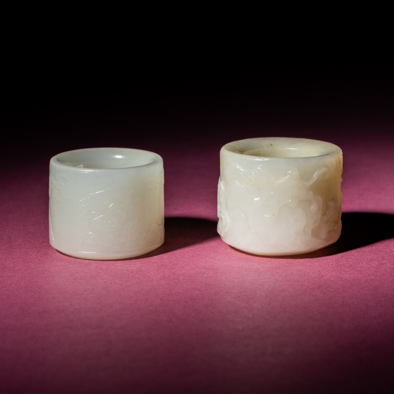 清中期 白玉扳指兩枚 | Two Chinese White Jade Carved and Inscribed Archer's Rings, 18th/19th Century - 图2