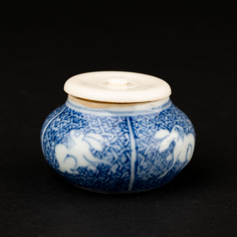    明末 青花祥瑞兔紋茶入