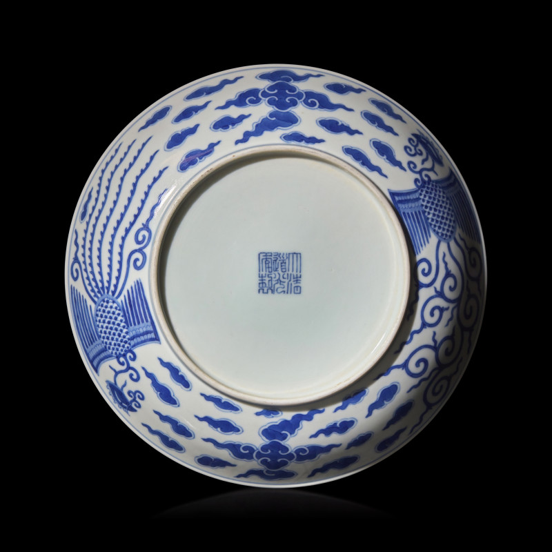 或為清道光 青花雙鳳紋盤 | A Chinese Blue and White ‘Double Phoenix' Dish, Daoguang Mark and Probably of the Period - 图2
