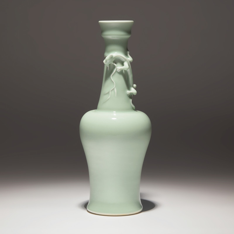 雍正款 粉青釉盤螭龍長頸瓶 | A Chinese Celadon Glazed 'Chilong' Vase, Yongzheng Mark