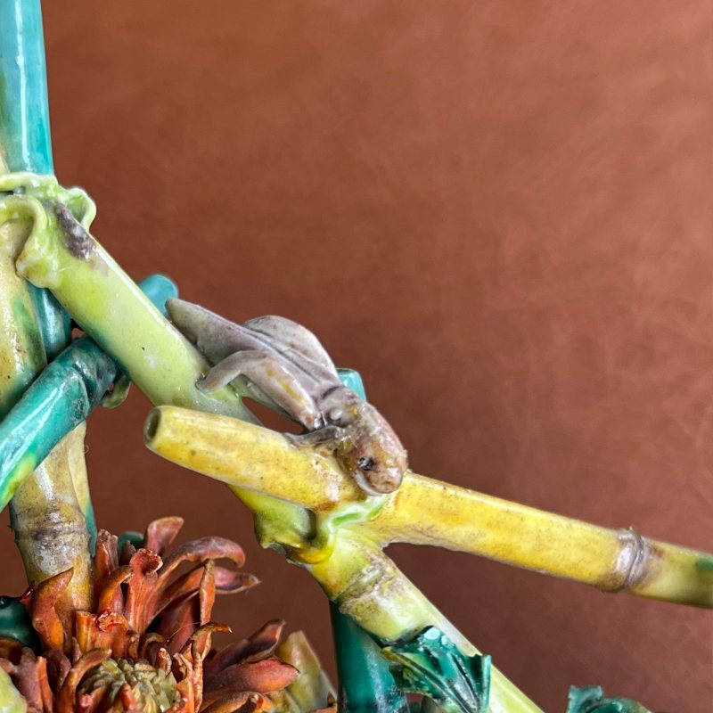 清 粉彩捏塑竹篱秋菊摆件 - 图36