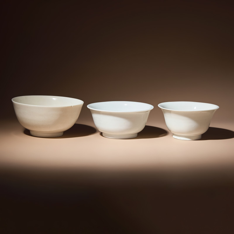 清早中期 德化白瓷碗三隻 | Three Chinese Blanc-de-Chine Porcelain Bowls, 17th-18th Century - 图1