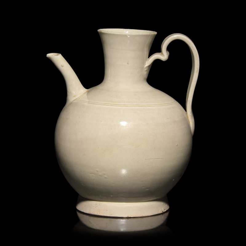 北宋 仿定窯白釉執壺 | A Chinese Ding-Type White Glazed Ewer, Northern Song Dynasty - 图2