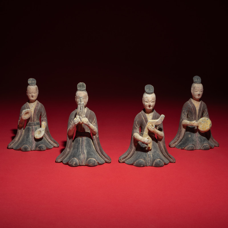 北魏晚期-北齊 灰陶彩繪伎樂俑一組四件 | Four Chinese Painted Pottery Musicians, Northern Wei-Northern Qi Dynasty - 图2