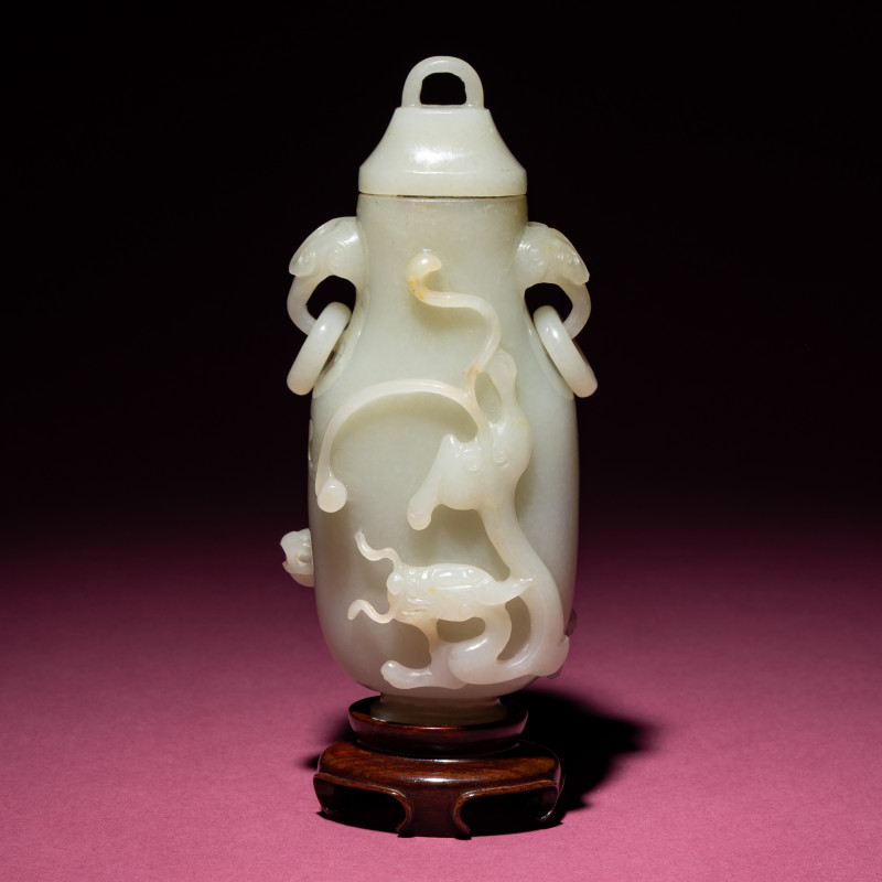 清中期 青白玉螭龍紋雙耳賞瓶 | A Chinese Pale Celadon Jade 'Dragon' Covered Vase, 18th/19th Century - 图1