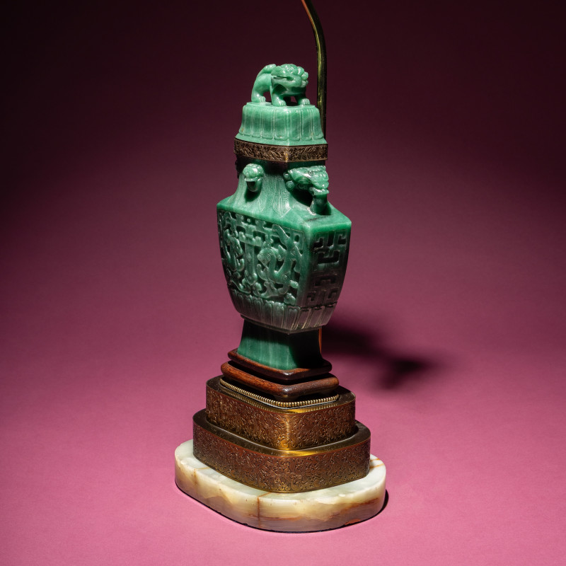 近代 東陵玉雕螭龍紋賞瓶 | A Chinese Carved Aventurine Quartz ‘Chilong’ Covered Vase, 20th Century - 图2