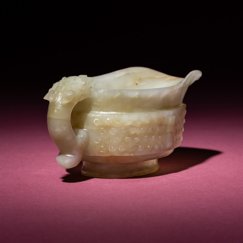 清早期 青白玉仿古龍紋匜 | A Chinese Pale Celadon Jade Archaistic Yi Vessel, 17th Century - 图3