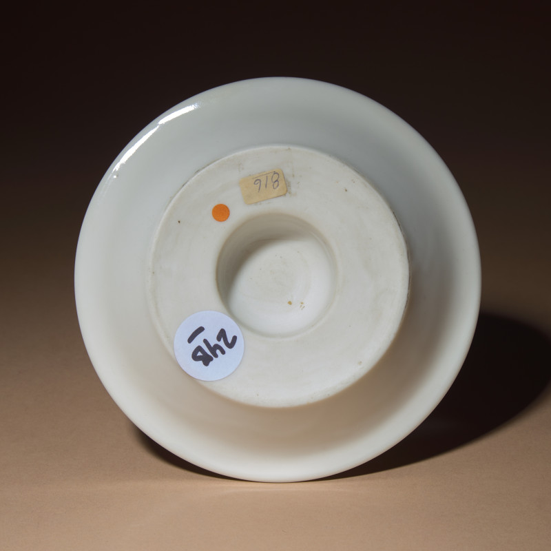 清早中期 德化白瓷茶杯與蓮花盞托一套 | A Chinese Blanc-de-Chine Porcelain Cup and Associated Lotus Stand, 17th-18th Century - 图8