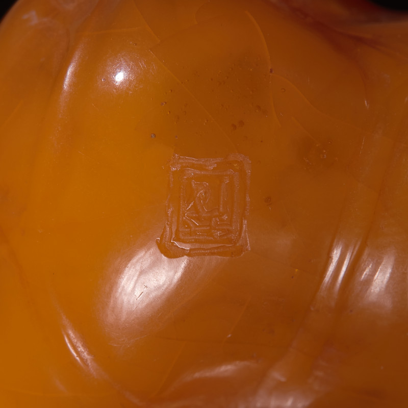 蜜蠟雕荷葉蓮蓬墜 | A Chinese 'Beeswax' Amber Lotus Pod and Leaf Pendant - 图4