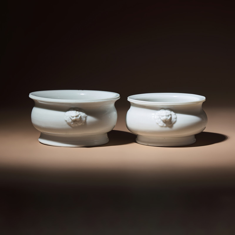 清早期 德化白瓷雙獸首香爐兩具 | Two Chinese Blanc-de-Chine Porcelain Incense Burners, 17th-18th Century - 图2