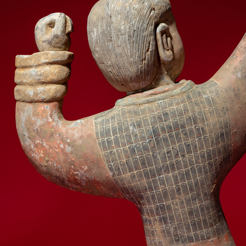 西漢 彩繪射姿立俑一對 | A Large Pair of Chinese Painted Pottery Archers, Western Han Dynasty - 图6