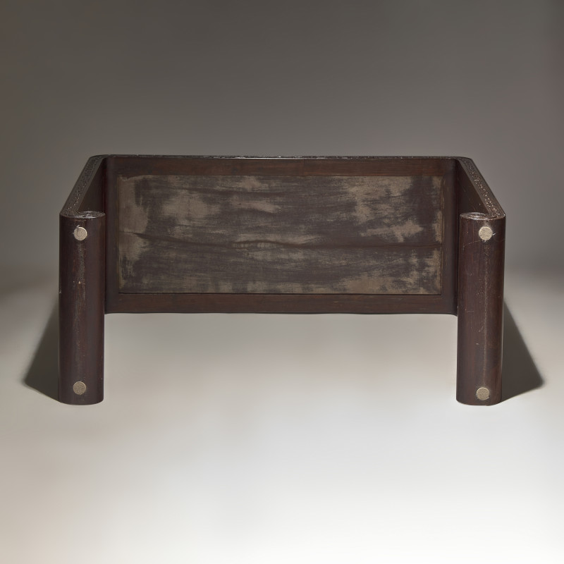 紫檀及硬木夔龍紋下卷式小條案 | A Chinese Zitan and Hardwood Scroll-Form Altar Table - 图7