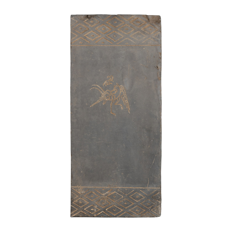 漢 模印朱雀紋陶磚 | A Chinese Grey Pottery 'Vermilion Bird' Tomb Brick Fragment, Han Dynasty - 图2
