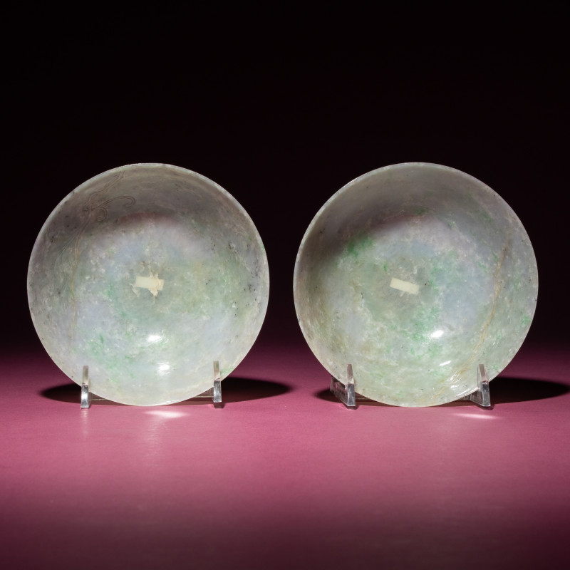 晚清-民國 翡翠刻花過墻碗一對 | A Pair of Chinese Carved Jadeite 'Floral' Bowls, 19th-20th Century - 图5