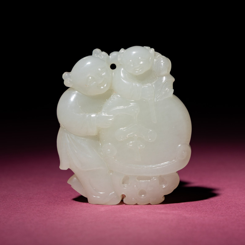 清中期 白玉雙童子佩 | A Chinese White Jade 'Boys' Group, 18th Century - 图1