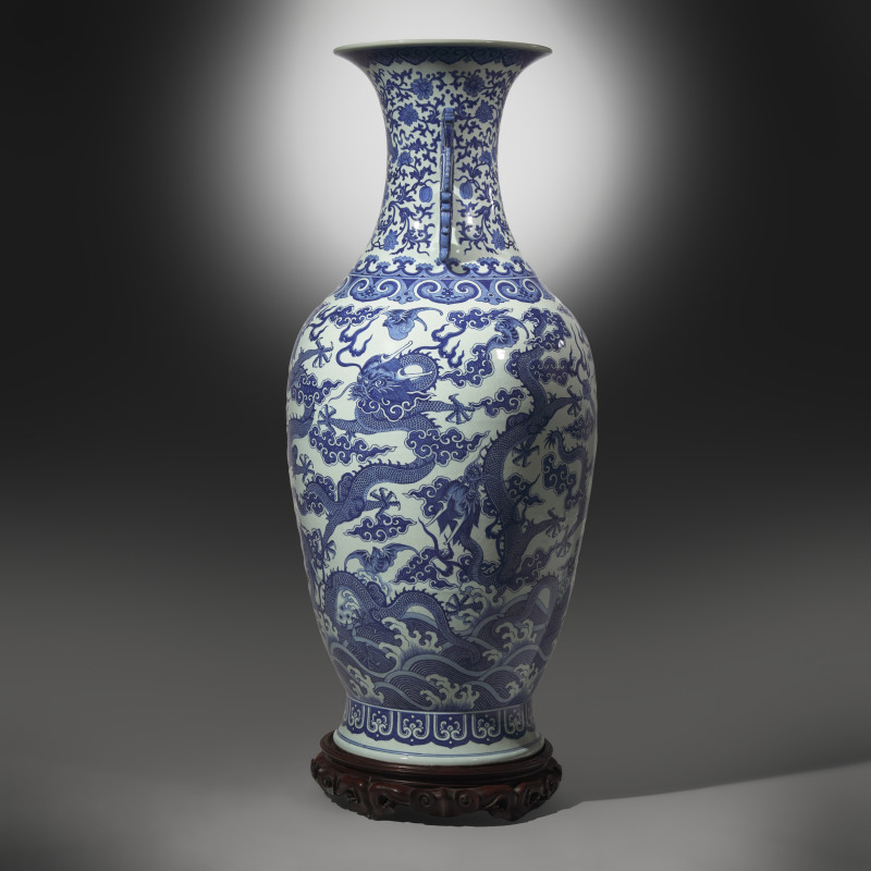 清嘉慶/道光 巨型青花九龍大瓶（附山中商會1943年圖錄） | A Magnificent, Monumental, and Extremely Rare Chinese Blue and White 'Nine Dragons' Vase, Qing Dynasty, Jiaqing/Daoguang Period - 图3