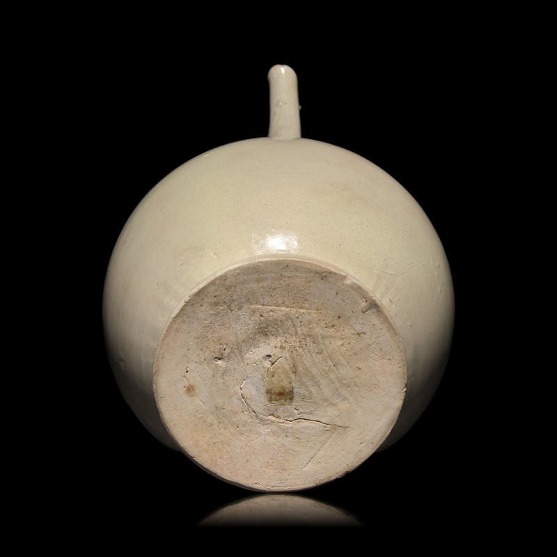 北宋 仿定窯白釉執壺 | A Chinese Ding-Type White Glazed Ewer, Northern Song Dynasty - 图4