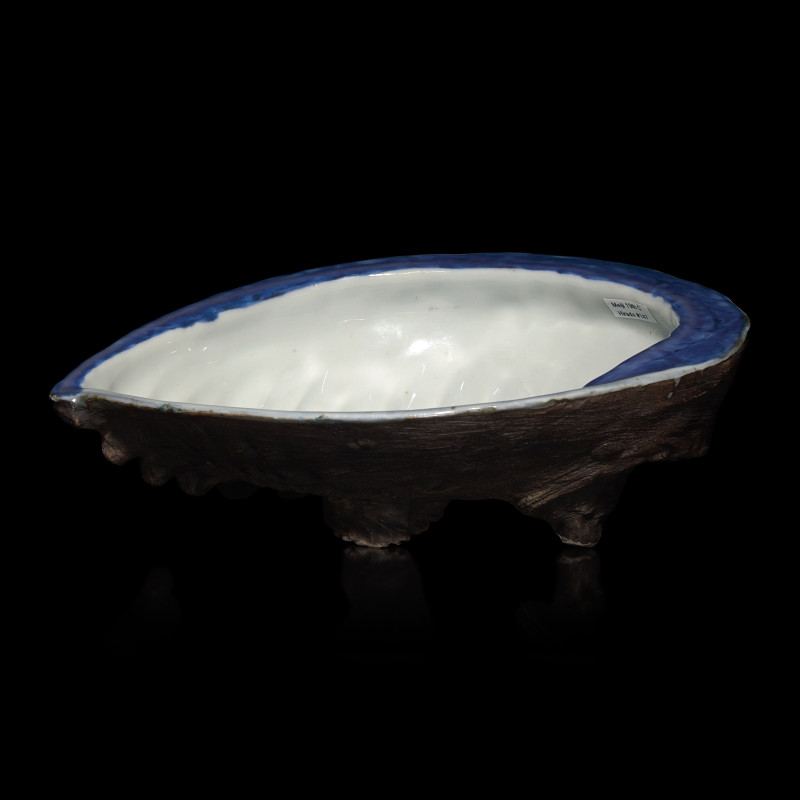 日本明治時代 平戶燒青花仿鮑魚花草圖碟 | A Japanese Hirado Porcelain Abalone Shell-Shaped Dish, Meiji Period - 图2