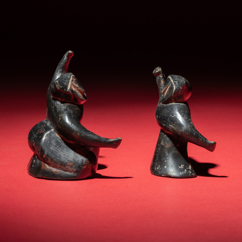 戰國或以後 黑陶朱漆舞俑两只 | Two Chinese Black and Red Lacquered Pottery 'Dancing Figures', Warring States or Later - 图2