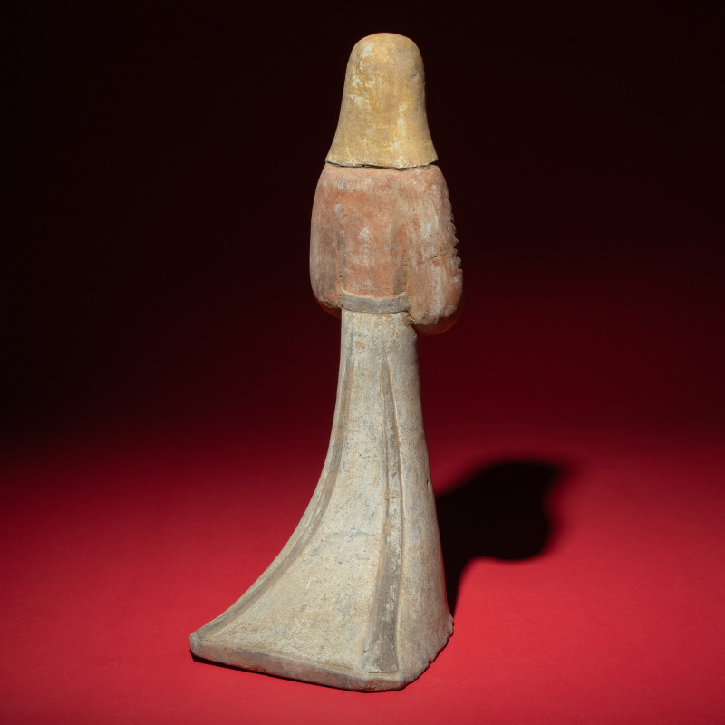 漢 大型灰陶彩繪風帽喇叭裙女俑 | A Large Chinese Painted Pottery Standing Lady Wearing a Hood, Han Dynasty - 图5