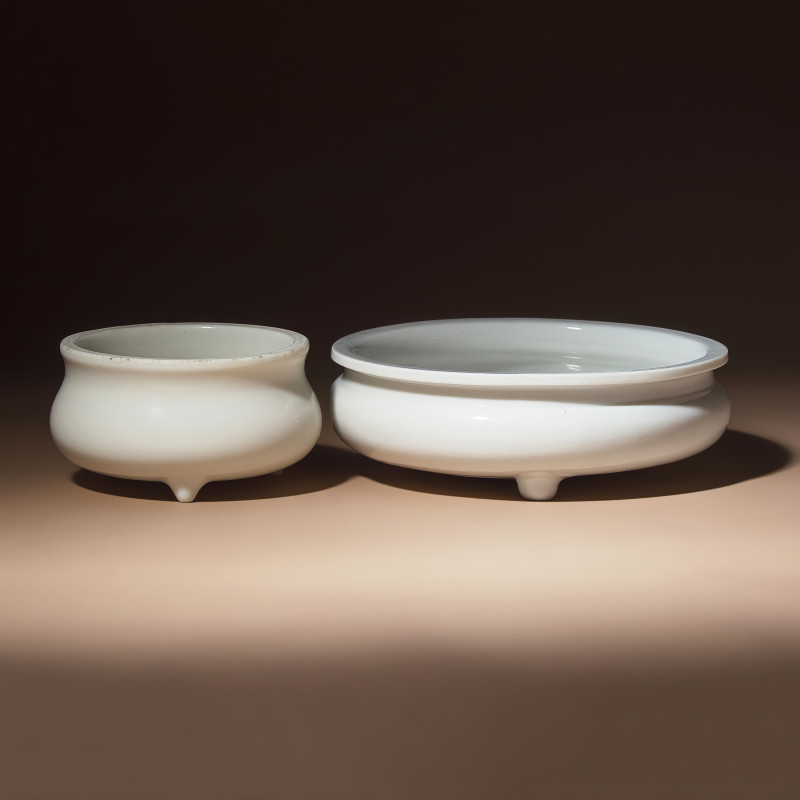 清早期 德化白瓷三足爐兩具 | Two Chinese Blanc-de-Chine Porcelain Tripod Censers, Early Qing Dynasty - 图1