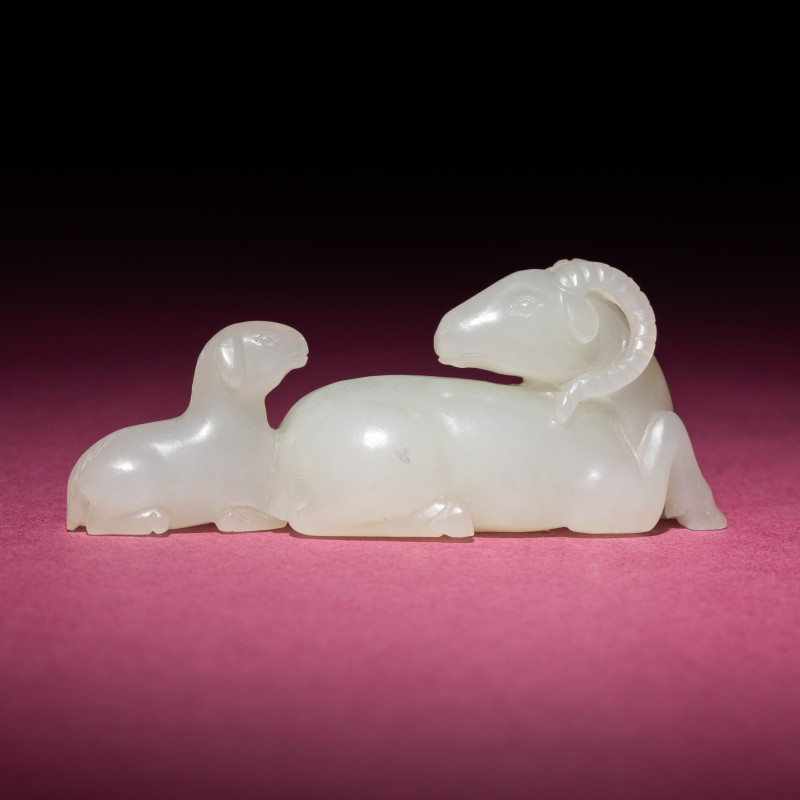 清中期 白玉雙羊把件 | A Chinese White Jade 'Rams' Group, 18th/19th Century - 图3