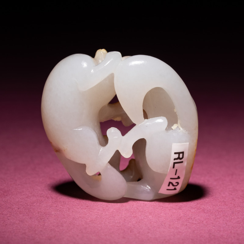 清中期 白玉帶皮如意雙歡佩 | A Chinese Russet and Jade 'Double Badger' Pendant, 18th/19th Century - 图2