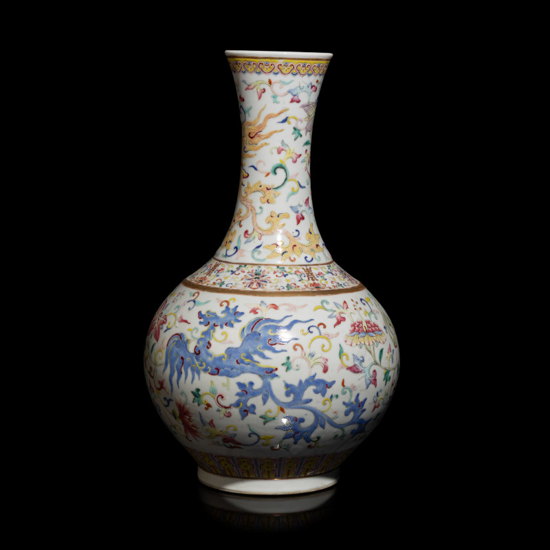 清宣統 粉彩鳳穿牡丹賞瓶 | A Chinese Famille Rose 'Phoenix' Porcelain Vase, Xuantong Mark and of the Period - 图2