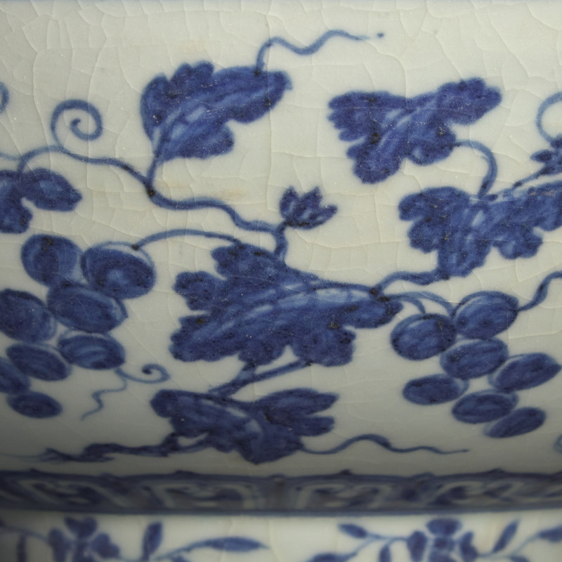明宣德 青花折枝瑞果紋大骰子盌 | A Rare and Large Chinese Blue and White Porcelain 'Fruit and Flower' Bowl, Xuande Mark and Period - 图7