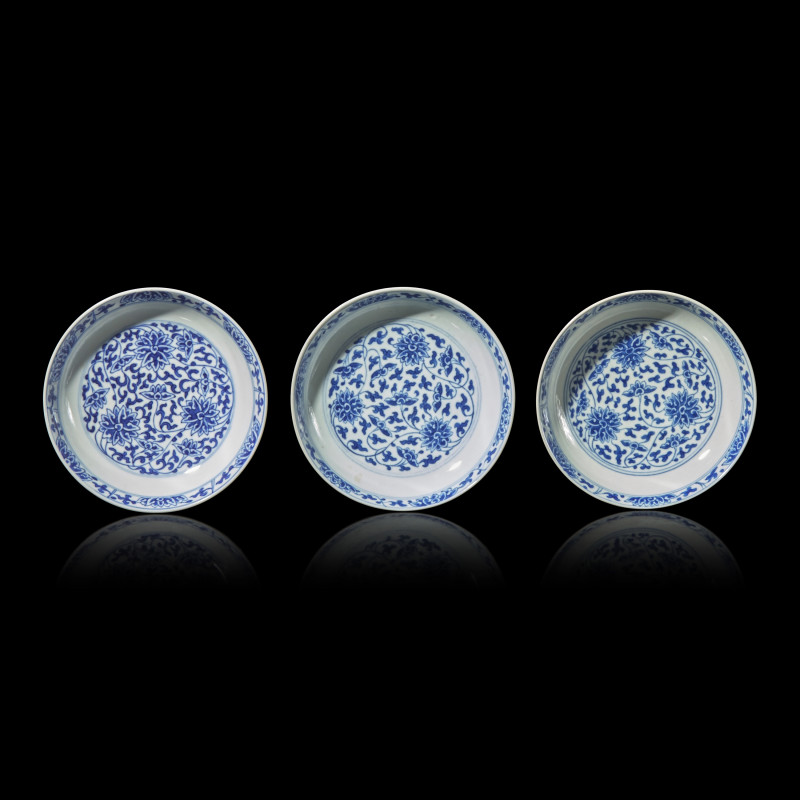 清晚期 青花纏枝蓮紋碟三件 | Three Chinese Blue and White Porcelain 'Lotus' Dishes, 19th Century