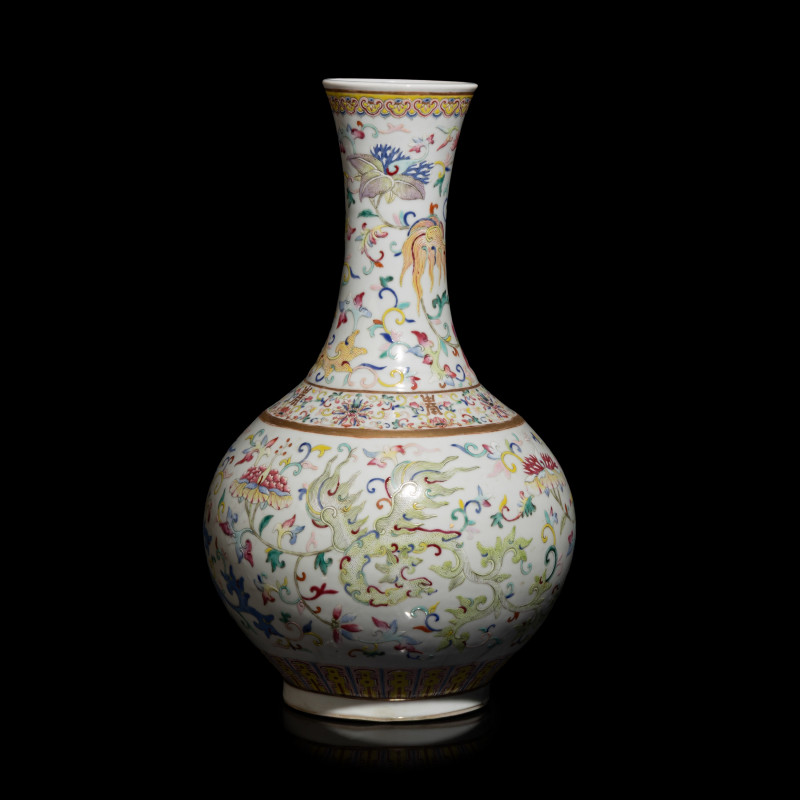 清宣統 粉彩鳳穿牡丹賞瓶 | A Chinese Famille Rose 'Phoenix' Porcelain Vase, Xuantong Mark and of the Period - 图3