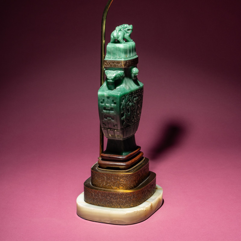 近代 東陵玉雕螭龍紋賞瓶 | A Chinese Carved Aventurine Quartz ‘Chilong’ Covered Vase, 20th Century - 图3