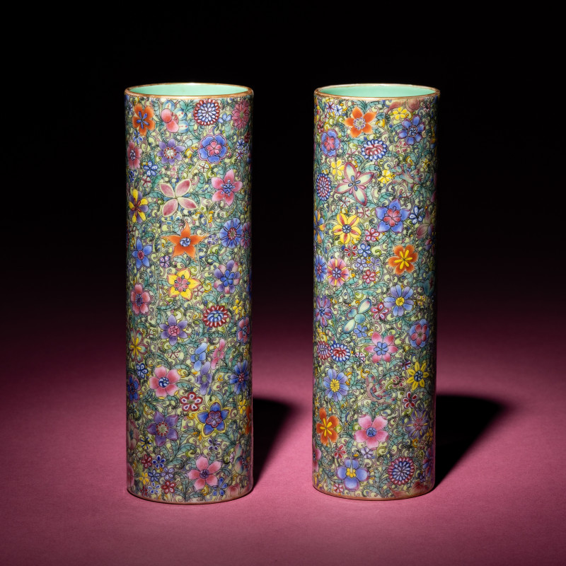 民國 粉彩百花不落地筆筒一對 | A Pair of Chinese Famille Rose 'Mille Fleur' Porcelain Brush Holders, Early 20th Century