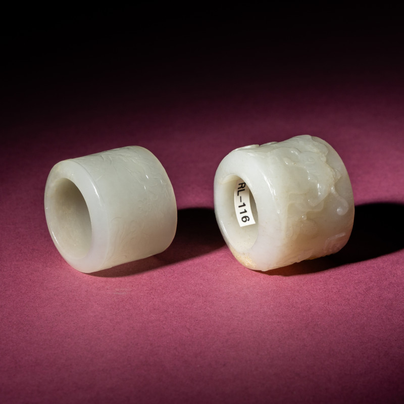 清中期 白玉扳指兩枚 | Two Chinese White Jade Carved and Inscribed Archer's Rings, 18th/19th Century - 图4