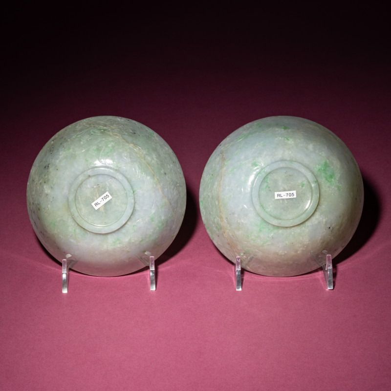 晚清-民國 翡翠刻花過墻碗一對 | A Pair of Chinese Carved Jadeite 'Floral' Bowls, 19th-20th Century - 图6
