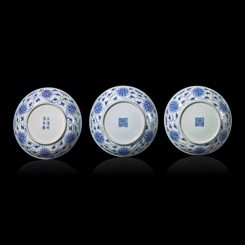 清晚期 青花纏枝蓮紋碟三件 | Three Chinese Blue and White Porcelain 'Lotus' Dishes, 19th Century - 图2