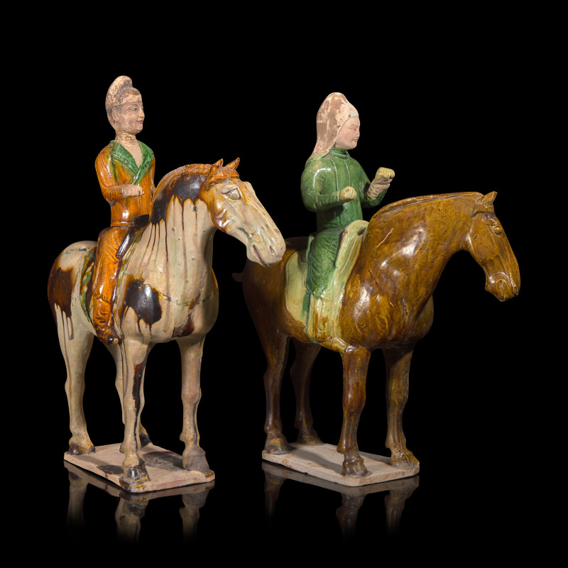 唐 三彩騎馬俑兩尊 | Two Chinese Sancai Glazed Pottery Equestrian Figures, Tang Dynasty - 图2