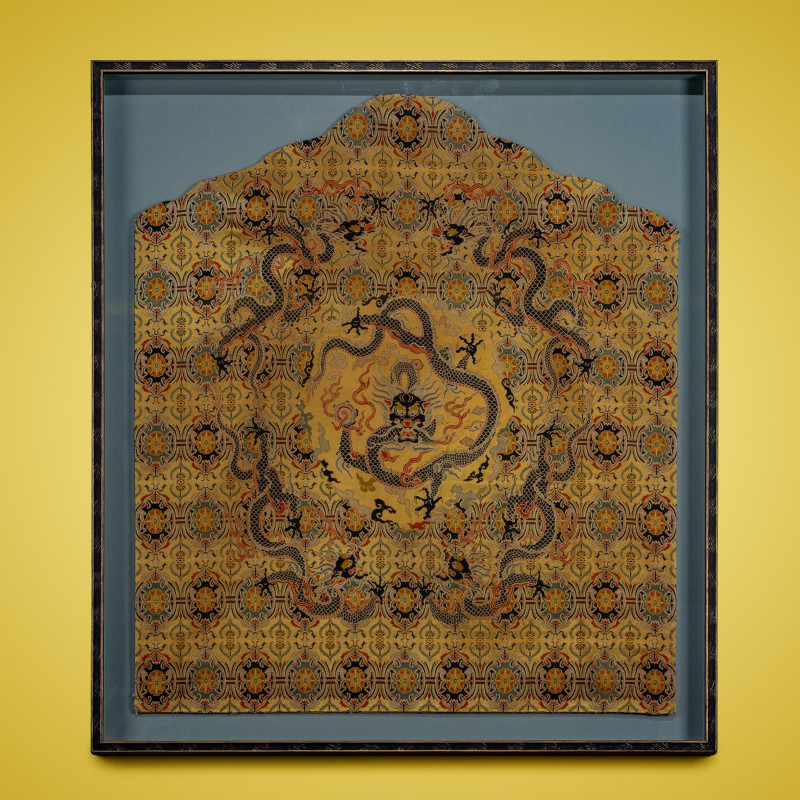 清中期 織錦迎面龍紋靠背 | A Chinese Imperial Yellow Ground Brocade Silk 'Dragon' Cushion Cover, 18th Century
