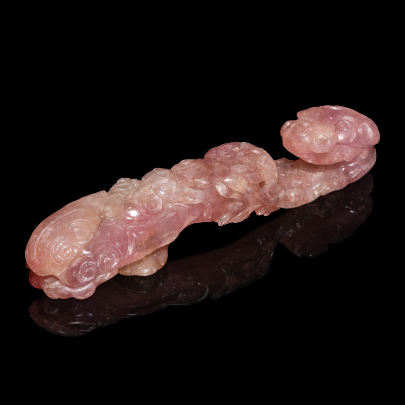 清晚期 碧璽螭龍帶鈎 | A Chinese Pink Tourmaline 'Dragon and Lingzhi' Belt Hook, 19th Century
