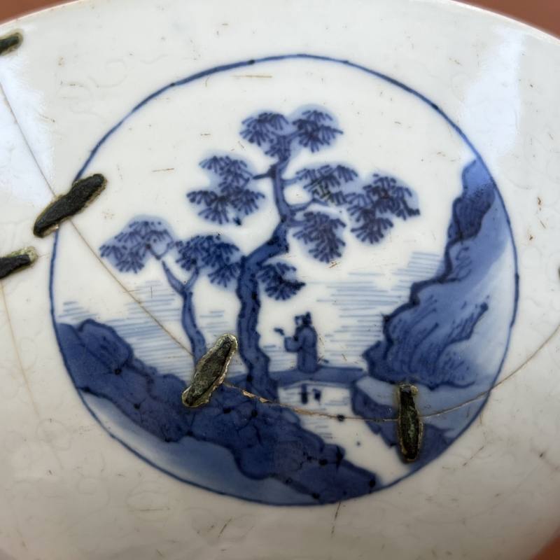 清顺治 “冶园雅制”款暗刻缠枝花开光青花山水人物诗文碗 - 图30